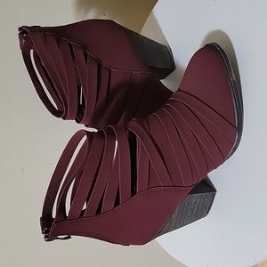 Size 7 burgundy
